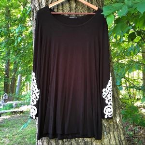 OUGES long sleeve tee with lace appliqué